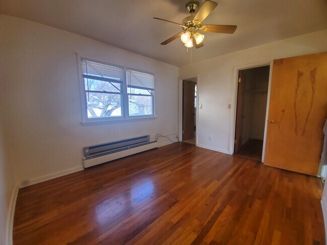 Building Photo - Burton 6-Plex