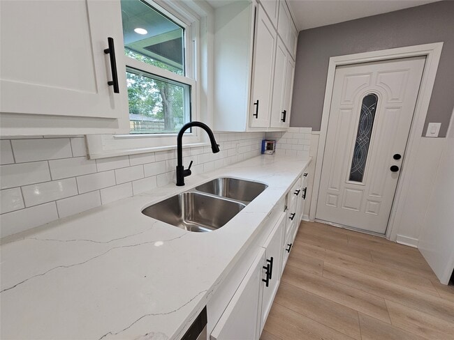 Building Photo - 1300 Lawrence St