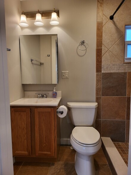 bath room - 731 N Stokes St