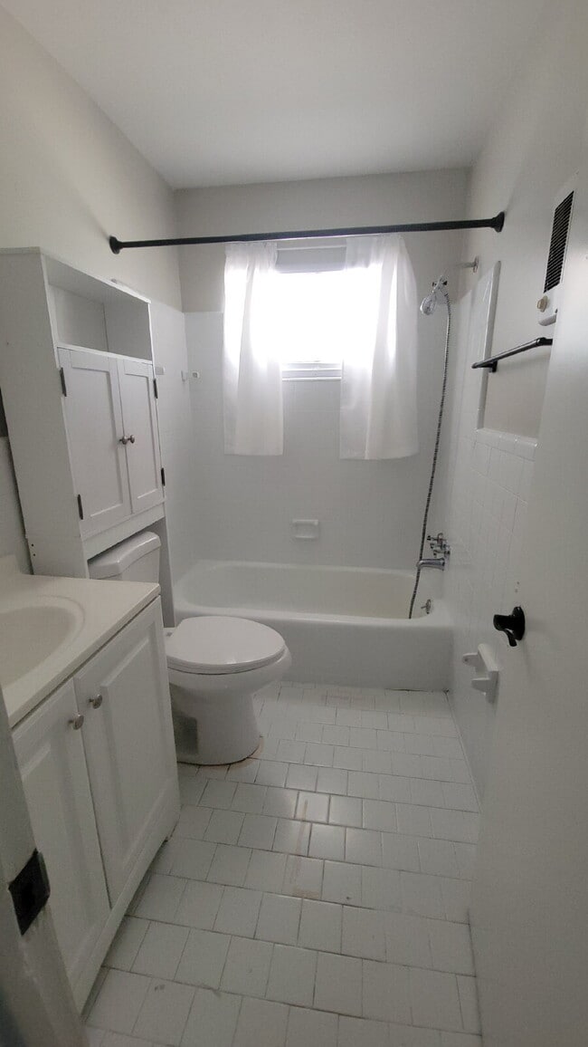 Building Photo - 3815 Mcvay Street Southwest Apt C