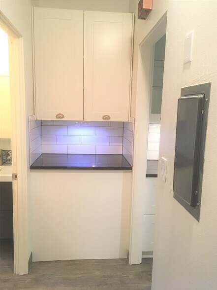 Butler's Pantry - 3604 Butler Dr