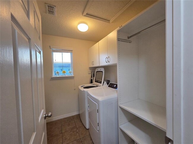 Building Photo - 11842 Silverlake Park Dr