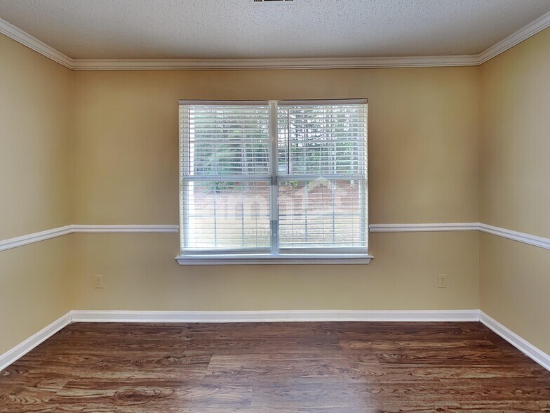 Building Photo - 1642 Village Place Cir NE