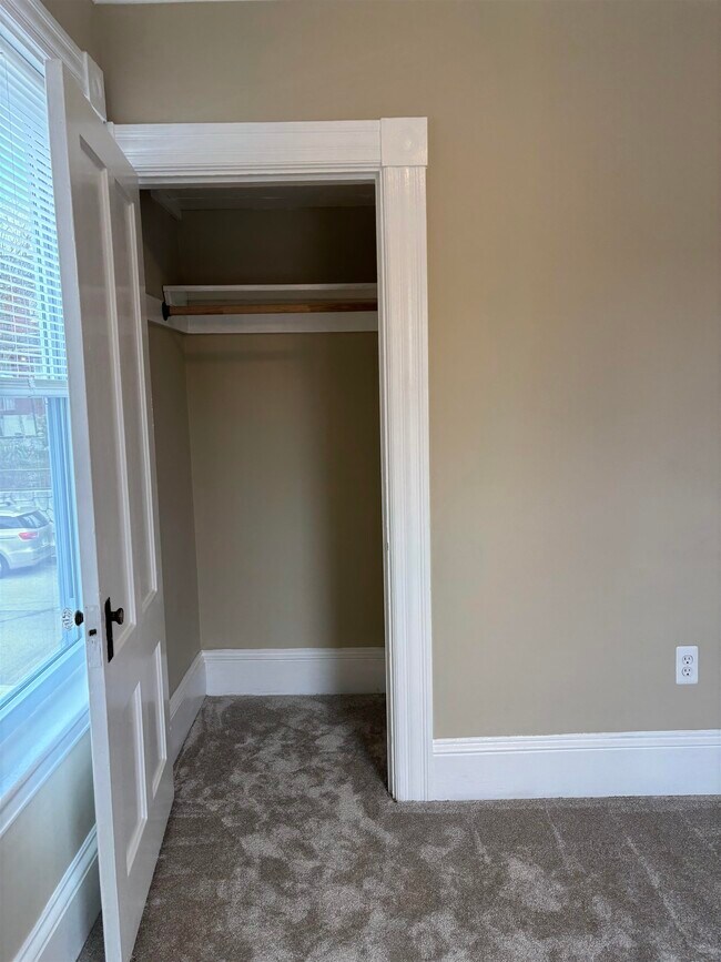 Building Photo - 92 Ashland St