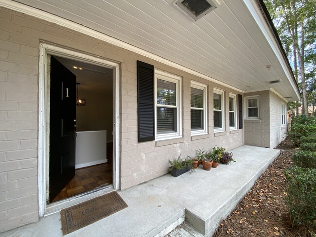 Building Photo - 1 E 62nd St