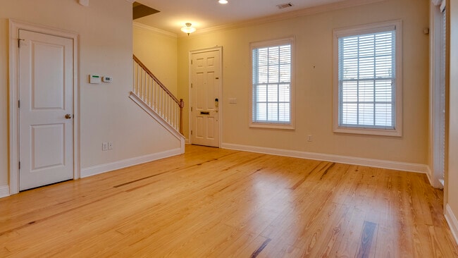 Building Photo - 407 E Hull St