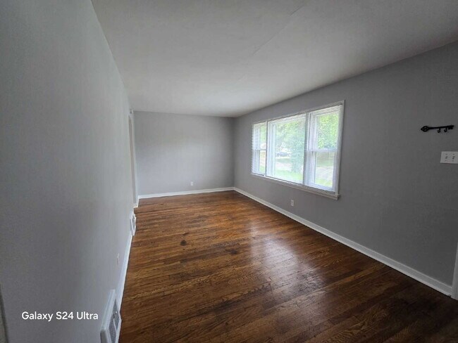 Building Photo - 325 S Marguerite Ave