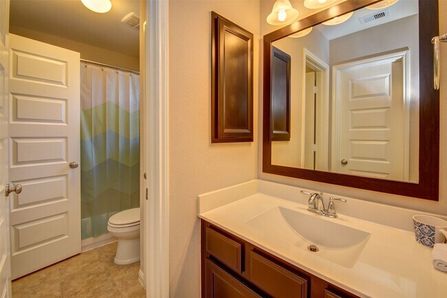 Building Photo - 25710 Oakwood Knoll Dr