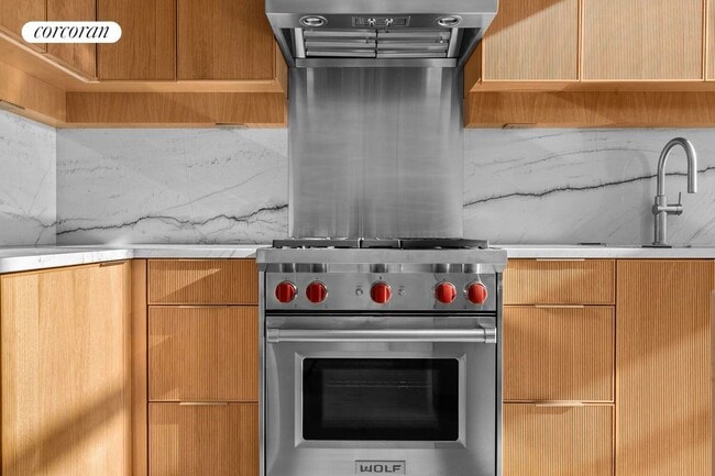 Building Photo - 24 Frost St