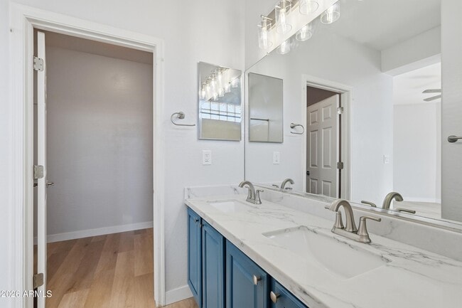 Building Photo - 1711 W Twain Ct