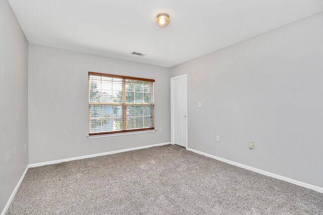 Building Photo - 115 Hunslet Cir