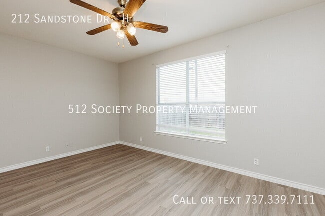 Building Photo - 212 Sandstone Dr