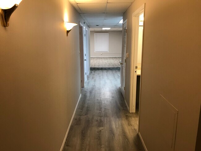 Building Photo - 351 Chicago Rd