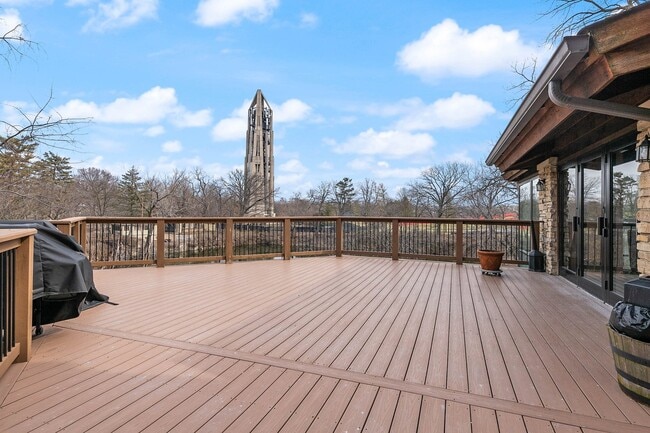 Building Photo - 511 Aurora Ave