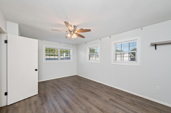 Building Photo - 235 Sotir St NW