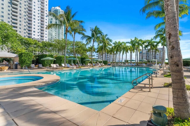 Building Photo - 1435 Brickell Ave