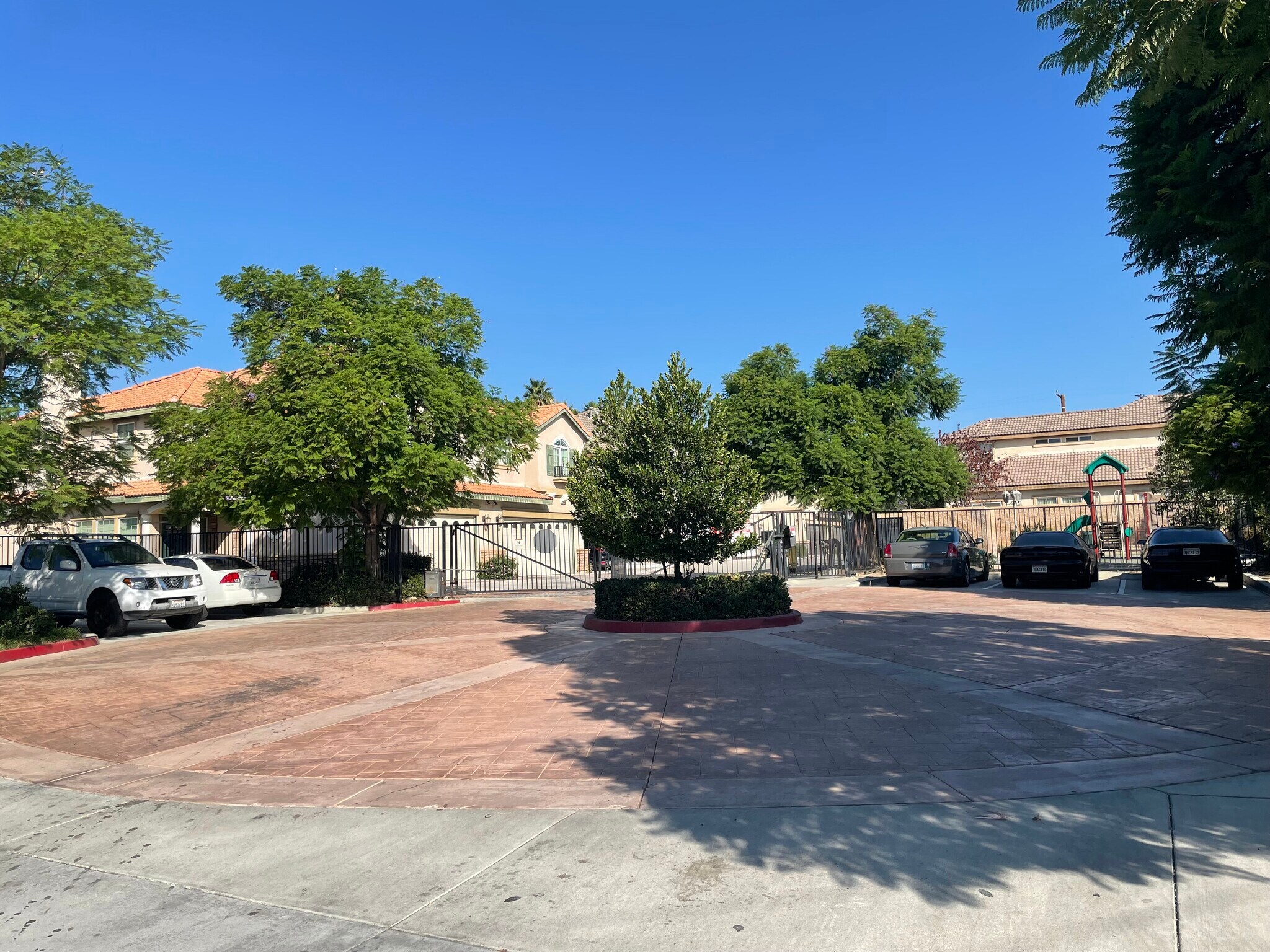 Building Photo - 16558 Paine St