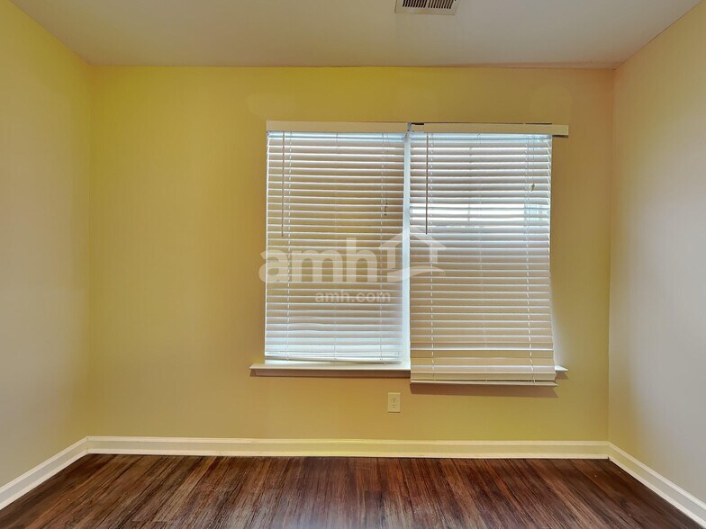 Building Photo - 30 Winslow Cir