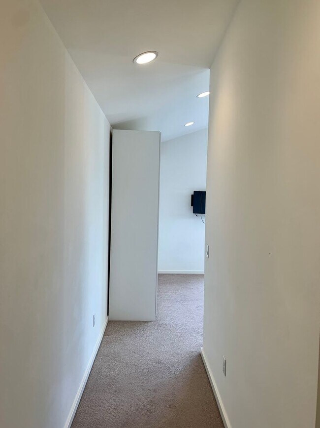 Building Photo - Mount Baker/Columbia City Townhome