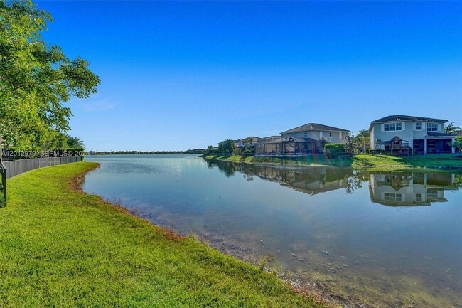 Building Photo - 8610 Lakeside Bnd