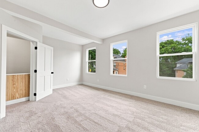 Building Photo - 325 N Aiken Ave