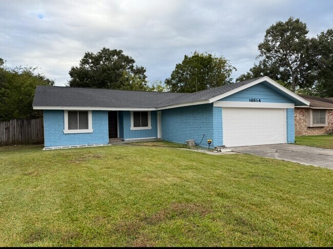 Primary Photo - 16814 Barcelona Dr