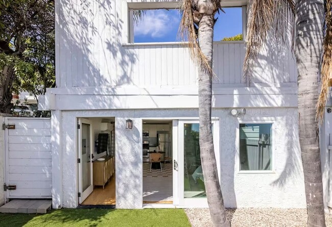 Building Photo - The Costa Beach Bungalow - Entire guesthouse in Malibu, California, United States