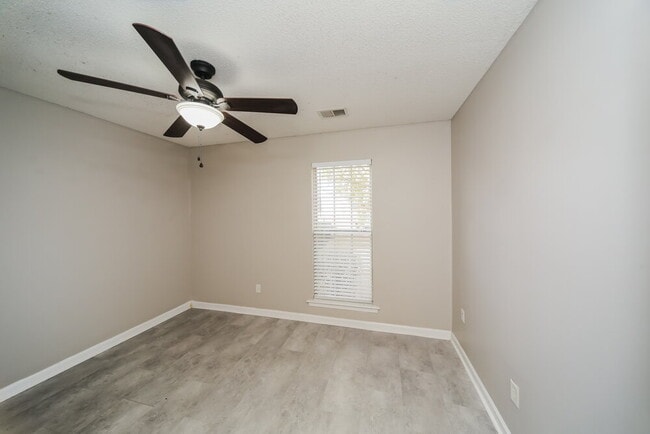 Building Photo - 1403 Leery Cove