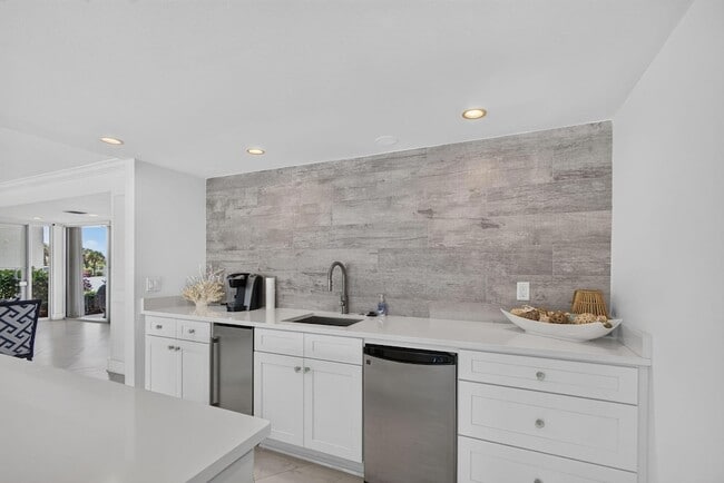 Building Photo - 5400 N Ocean Dr