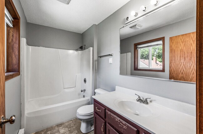 Building Photo - 306 N 23rd Ave