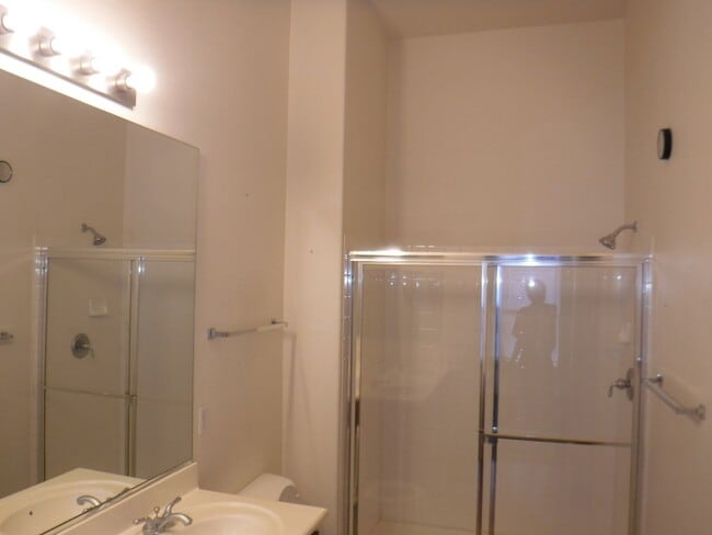 Building Photo - SECOND STORY CONDO IN GATED COMMUNITY WITH...