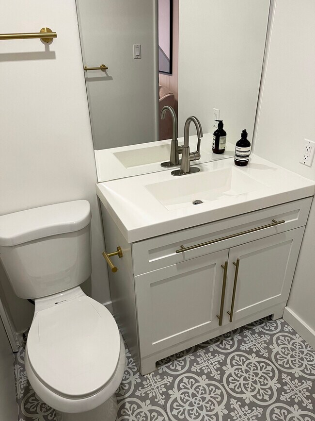 Bath - 1795 San Pasqual St