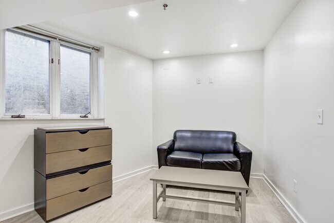 Building Photo - Charter House