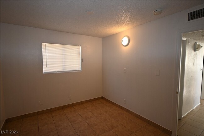 Building Photo - 2301 Stewart Ave