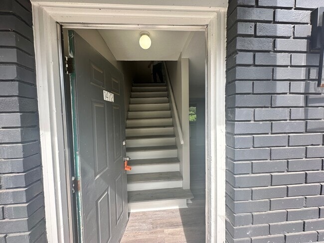 Building Photo - 1462 Sherwood Dr
