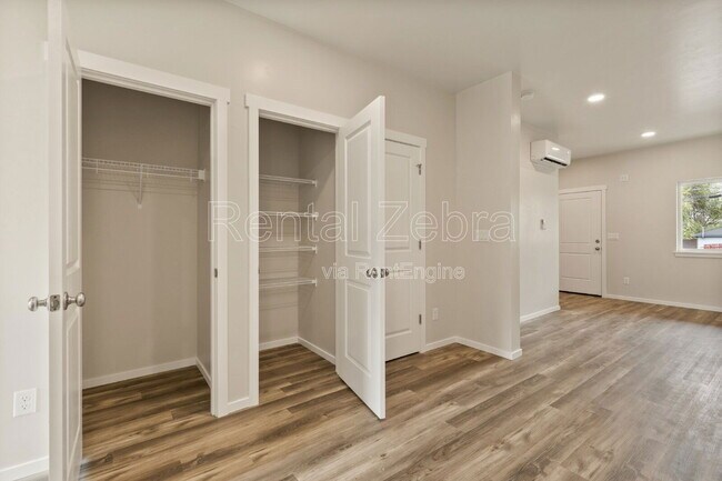 Building Photo - 1682 SW Salmon Ave