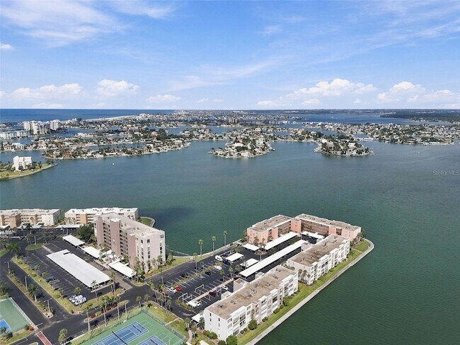 Building Photo - 7625 Sun Island Dr S