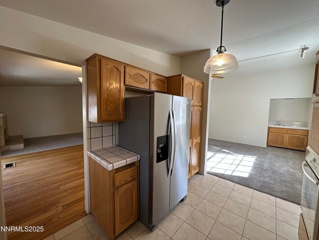 Building Photo - 835 Singingwood Dr