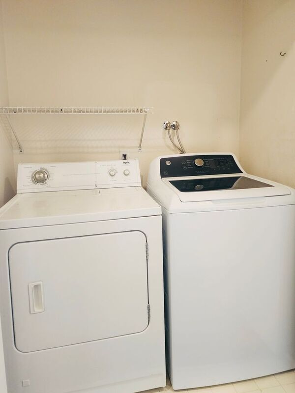 Building Photo - 5 Andaluz