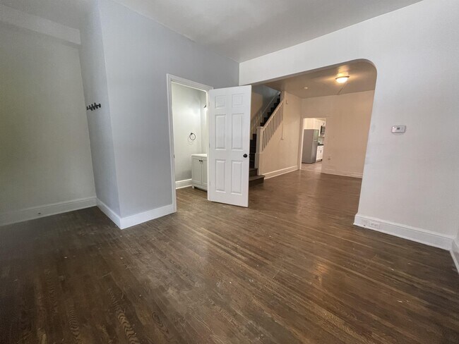 Building Photo - 521 Howard Ave