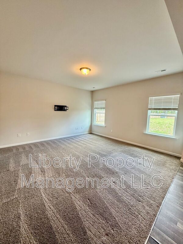 Building Photo - 145 Deodora Ln