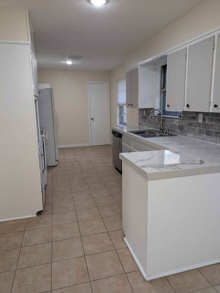 Building Photo - 931 Edwards St