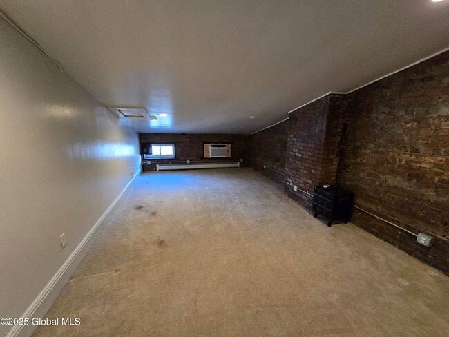 Building Photo - 94 Chestnut St