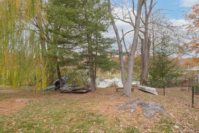 Building Photo - 17 Old Lake Rd