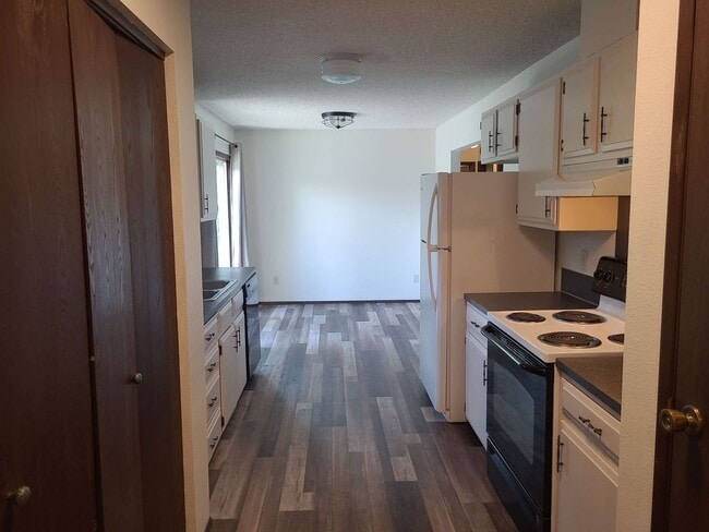 Building Photo - House with Bonus Room & Garage