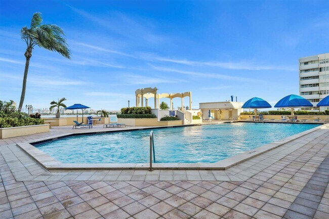 Building Photo - 7601 E Treasure Dr