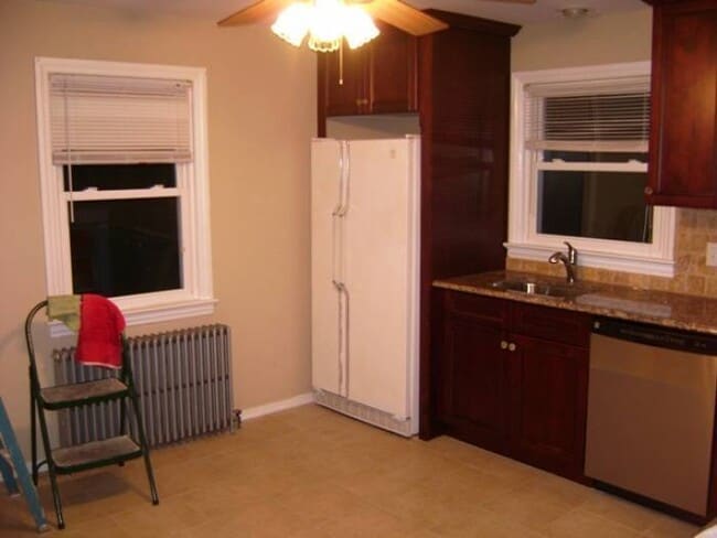 Building Photo - 28 Wolfle St