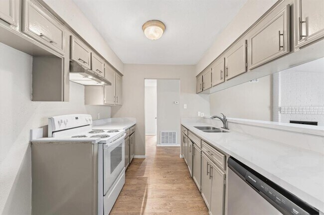 Building Photo - 5507 Lynngate Dr