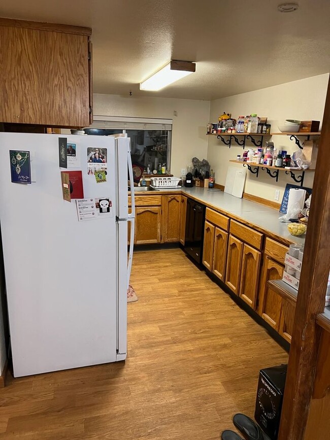 Building Photo - 3Br/1 Bath Home in Susanville