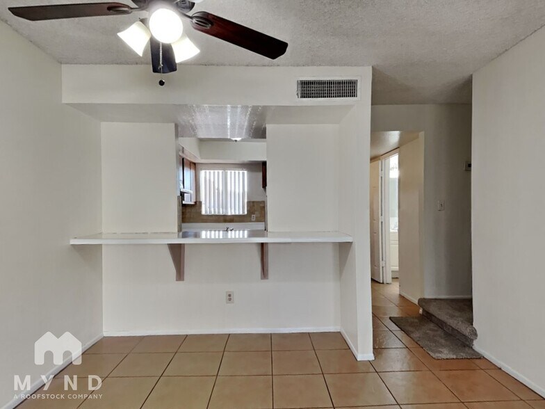 Building Photo - 2828 E Tierra Buena Ln